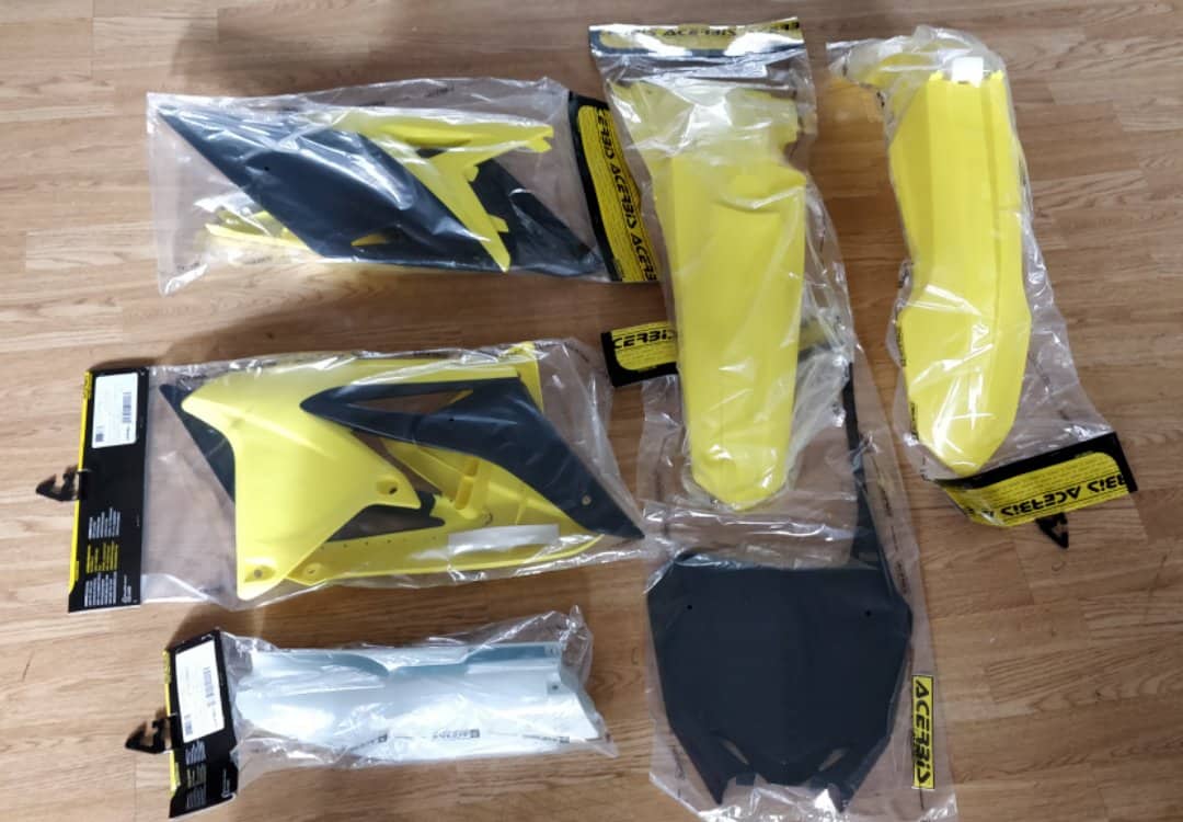 Plastiche nuove varie cross